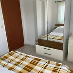 Apartman Dina *